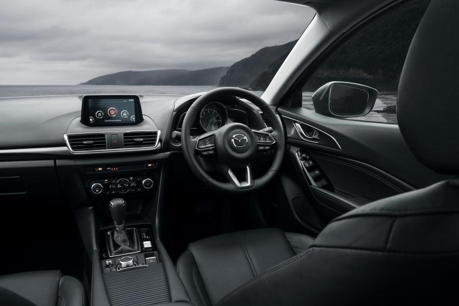 Торпедо Mazda3 SP25 Astina Sedan (BM) 2016 года  (AU) (фото 17 из 56)